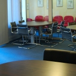 Sala riunione  C - allestimento  con 4 tavoli riunioni